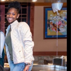 Meet your Posher, Demi